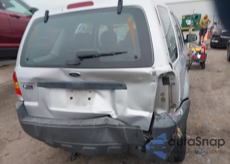 2005 Ford Escape Xls z USA, uszkodzony, nr VIN 1FMYU02Z15KB85699